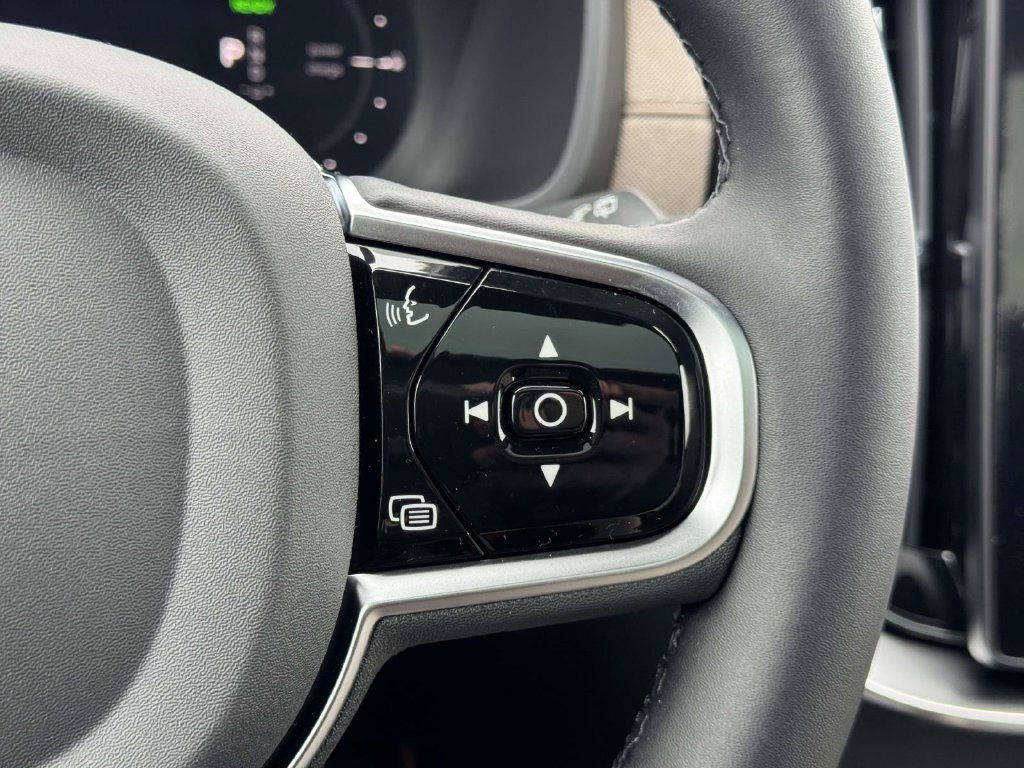 New 2026 Volvo XC90 T8 Plus w/ Protection Package Premier AWD/4WD image 10