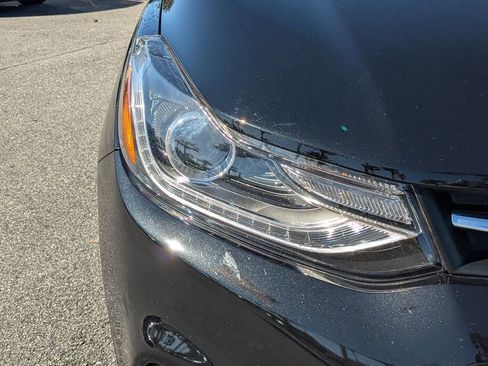 Certified 2022 Chevrolet Trax LT w/ Midnight Edition image 9