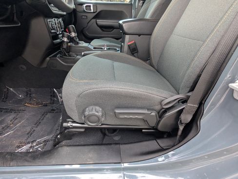 Used 2024 Jeep Wrangler Sport S image 15