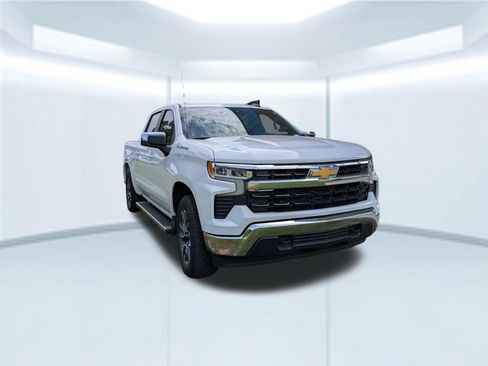 Used 2024 Chevrolet Silverado 1500 LT AWD/4WD image 3