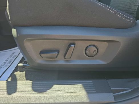 Used 2023 Nissan Rogue SV AWD/4WD image 18