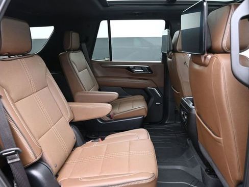 Used 2025 Chevrolet Tahoe High Country AWD/4WD image 37