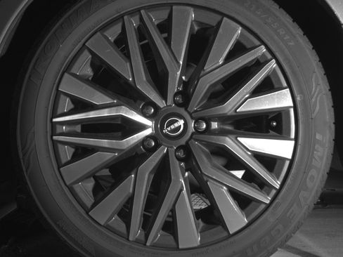 Used 2025 Nissan Altima 2.5 SV image 14