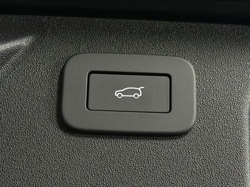 New 2025 Land Rover Discovery Sport S image 18