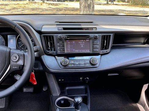 Used 2018 Toyota RAV4 XLE image 9