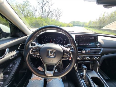 Used 2018 Honda Accord Touring image 12