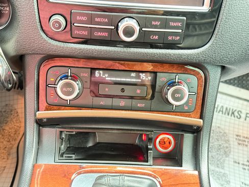 Used 2012 Volkswagen Touareg VR6 image 69