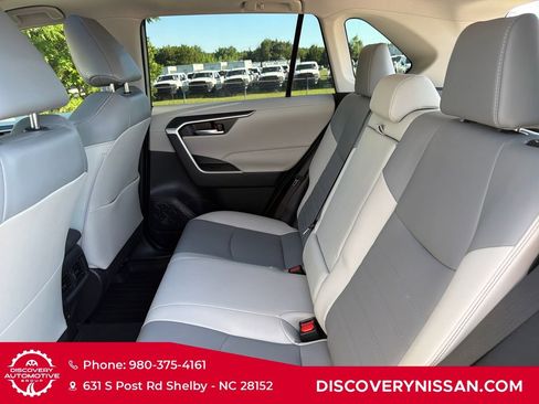 Used 2020 Toyota RAV4 XLE Premium FWD image 35