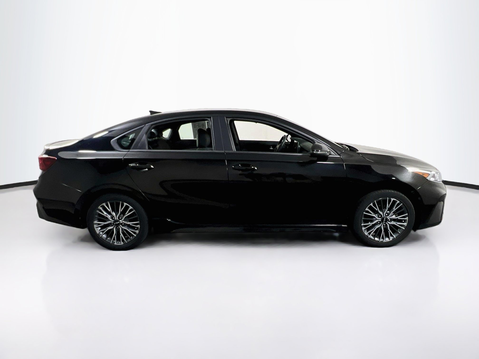 Used 2023 Kia Forte GT-Line FWD image 4