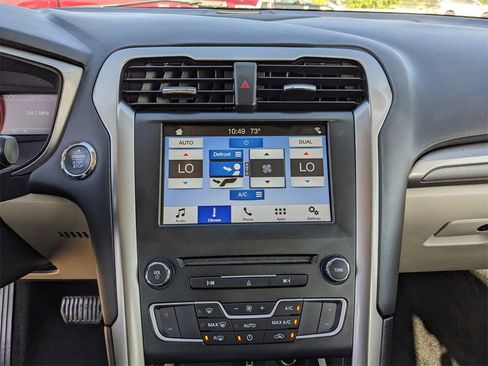 Used 2018 Ford Fusion SE w/ Fusion SE Technology Package image 24