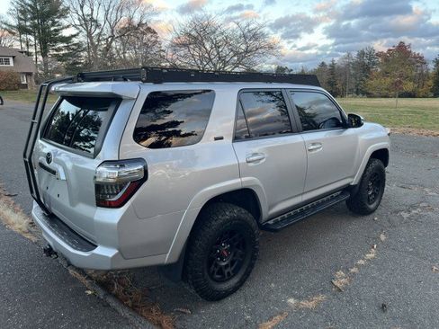 Used 2022 Toyota 4Runner SR5 Premium image 9