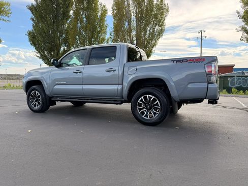 Used 2020 Toyota Tacoma TRD Sport w/ Technology Package AWD/4WD image 9