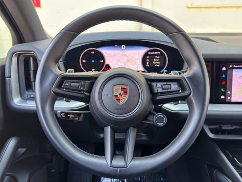 Used 2024 Porsche Cayenne AWD/4WD image 23