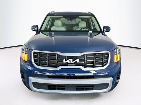 Used 2025 Kia Telluride S FWD image 2