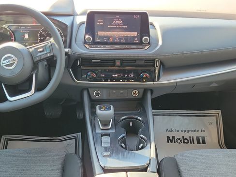 Used 2021 Nissan Rogue SV FWD image 14