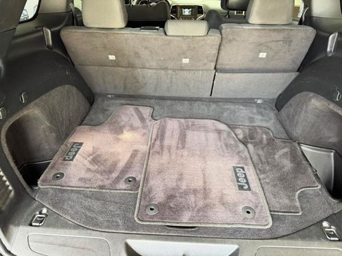 Used 2016 Jeep Grand Cherokee Laredo RWD image 20
