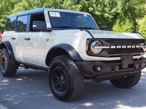 Certified 2025 Ford Bronco Badlands AWD/4WD image 1