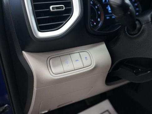 Used 2020 Hyundai Venue SEL image 25