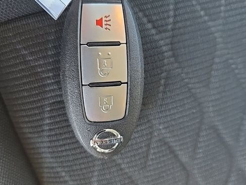 Used 2019 Nissan Titan SV w/ SV Convenience Package image 43