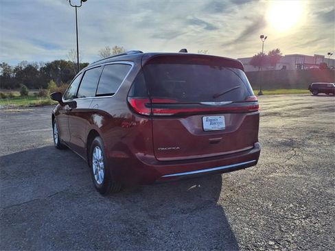 Used 2021 Chrysler Pacifica Touring-L image 19