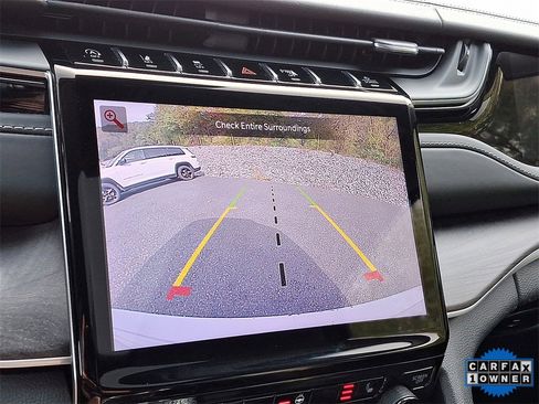 Used 2022 Jeep Grand Cherokee Limited image 4