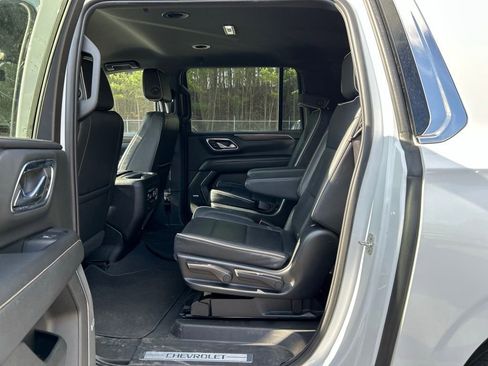 Used 2023 Chevrolet Suburban Premier image 10