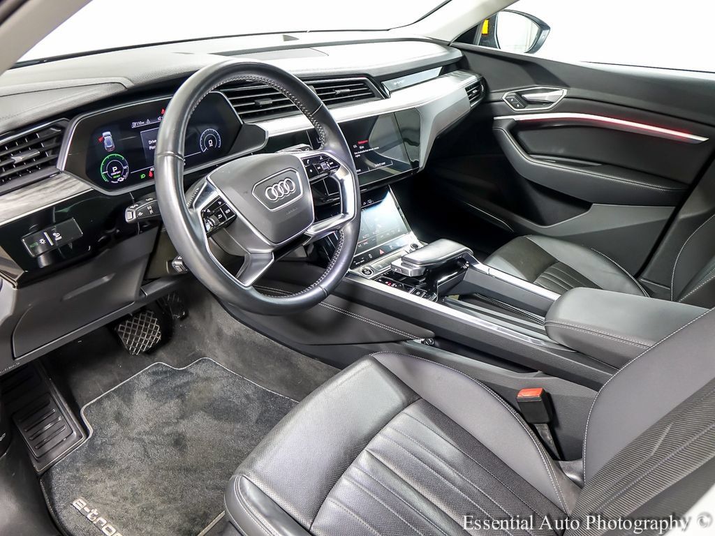 Used 2021 Audi e-tron Premium Plus w/ Premium Plus Package AWD/4WD image 12