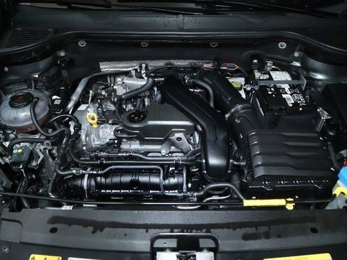 Used 2025 Volkswagen Taos SE image 37