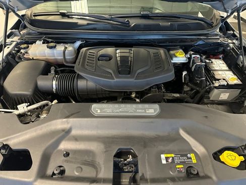 Used 2024 Jeep Wagoneer L Series II w/ Flexible Seating Group AWD/4WD image 7