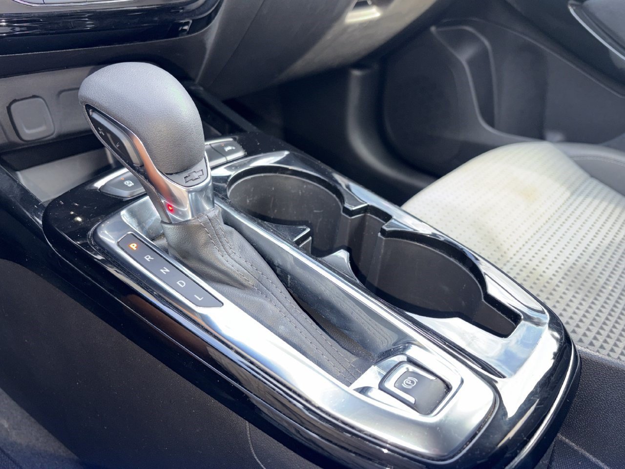 Used 2025 Chevrolet Trax LT FWD image 17