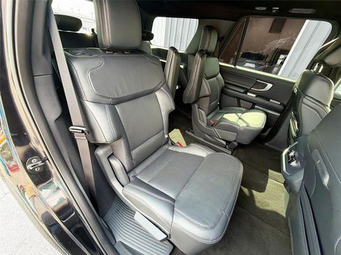 Used 2025 Ford Expedition Platinum w/ Stealth Appearance Package image 31