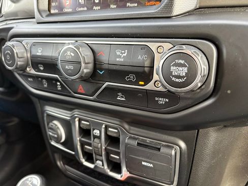 Used 2022 Jeep Wrangler Unlimited Sahara image 31