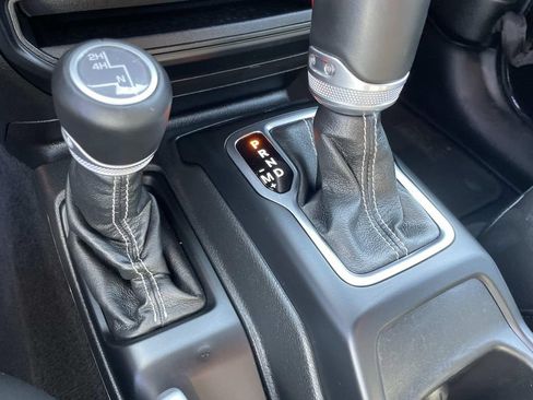 Used 2022 Jeep Wrangler Unlimited Sahara w/ Safety Group AWD/4WD image 44
