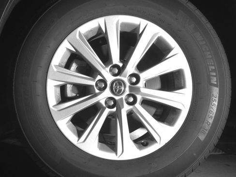 Used 2025 Toyota Grand Highlander FWD image 12