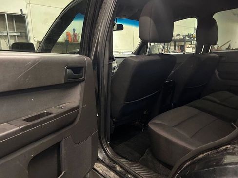 Used 2011 Ford Escape XLT image 12