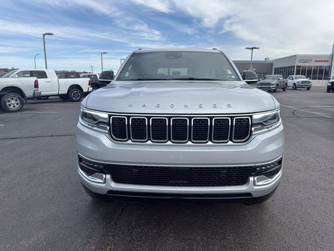 Certified 2025 Jeep Wagoneer 4WD image 2
