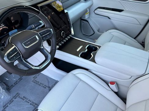 New 2026 GMC Acadia Denali w/ Super Cruise Package FWD image 7