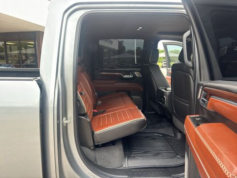 Used 2024 GMC Sierra 2500 Denali Ultimate AWD/4WD image 18