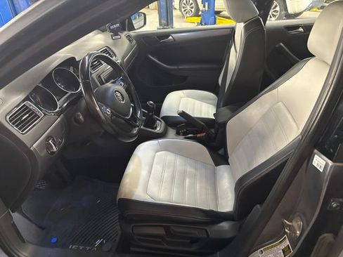 Used 2016 Volkswagen Jetta Sport FWD image 21