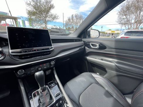 Used 2025 Jeep Compass Trailhawk image 34