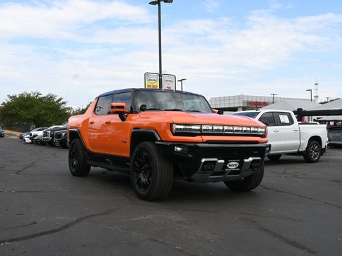 Used 2024 GMC Hummer EV 2X w/ LPO, Illumination Package AWD/4WD image 3