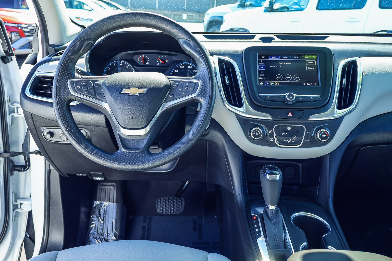 Used 2019 Chevrolet Equinox LS w/ LS Convenience Package FWD image 3