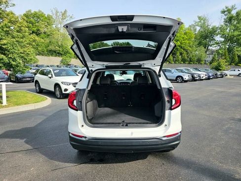 Used 2022 GMC Terrain AT4 w/ Tech Package AWD/4WD image 10