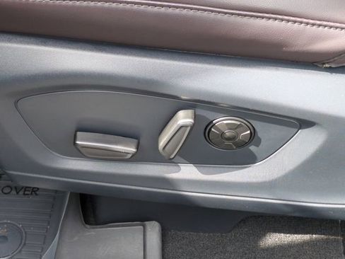 Used 2025 Ford Explorer Platinum RWD image 12