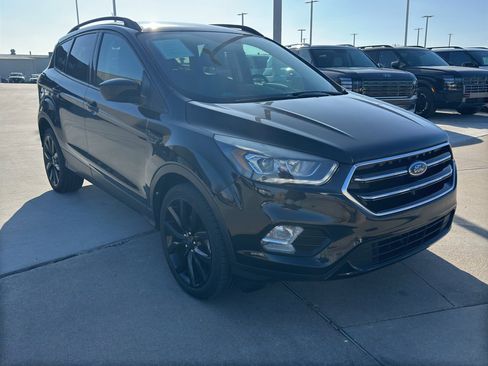 Used 2017 Ford Escape SE w/ Equipment Group 201A image 2