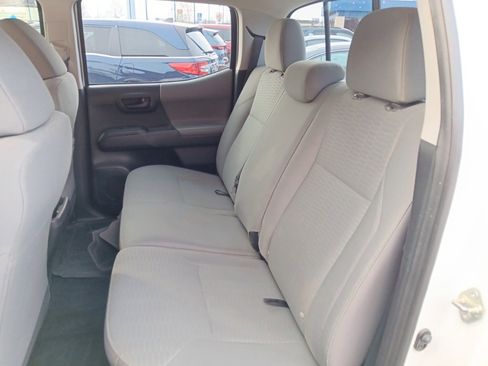 Used 2016 Toyota Tacoma SR image 15