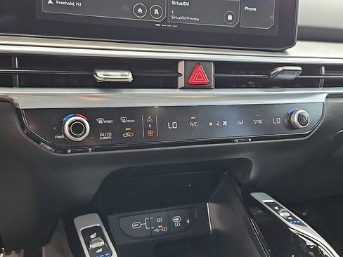 Certified 2024 Kia Sorento SX Prestige AWD/4WD image 19
