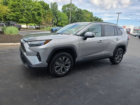 Certified 2022 Toyota RAV4 Limited AWD/4WD image 3