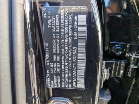 Certified 2026 Porsche Macan AWD/4WD image 28