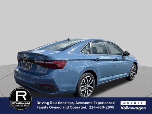 Used 2025 Volkswagen Jetta SE FWD image 9